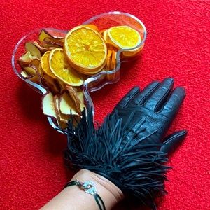 Oh Yes … tasseled gloves